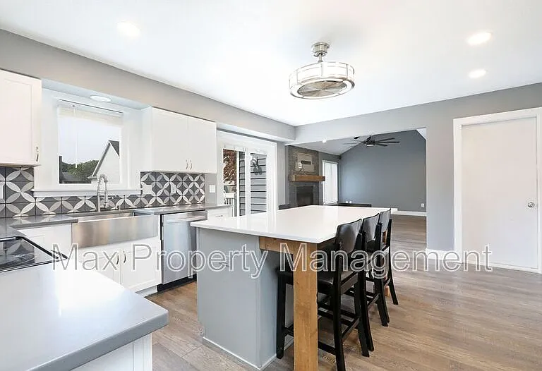 8200 Northview Dr — Photo 8