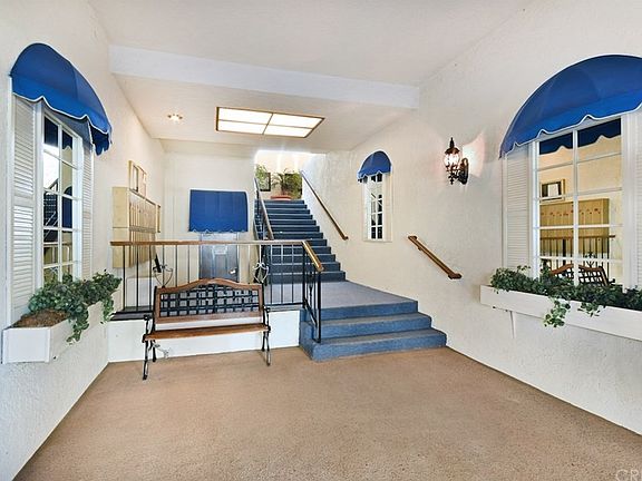 3rd image of 5255 Bellingham Ave Unit 204