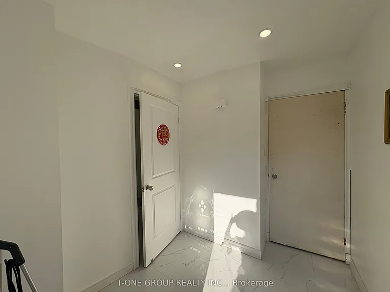 49 Ambercroft Blvd — Photo 28