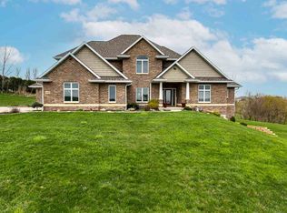 2199 Tuscany Ridge Dr, Asbury, IA 52002