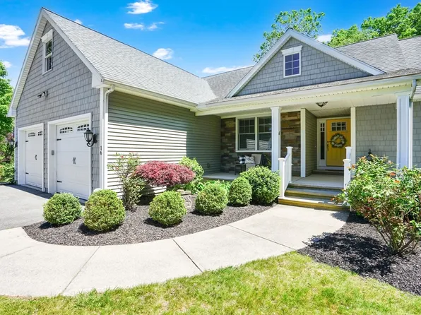 16 Fernwood Dr, East Longmeadow, MA 01028