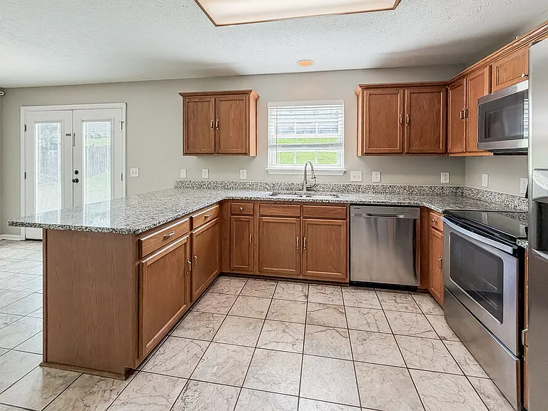 1910 Lawndale Dr — Photo 7