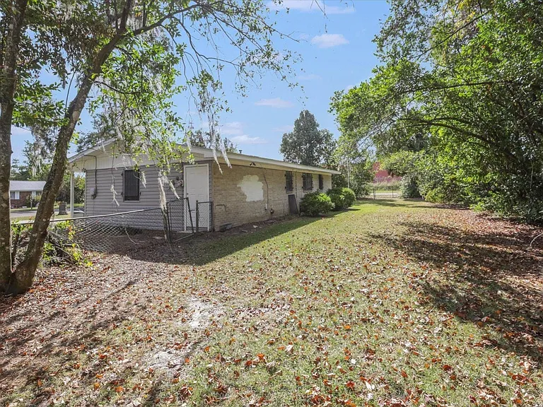 2352 Yorkshire Dr — Photo 18