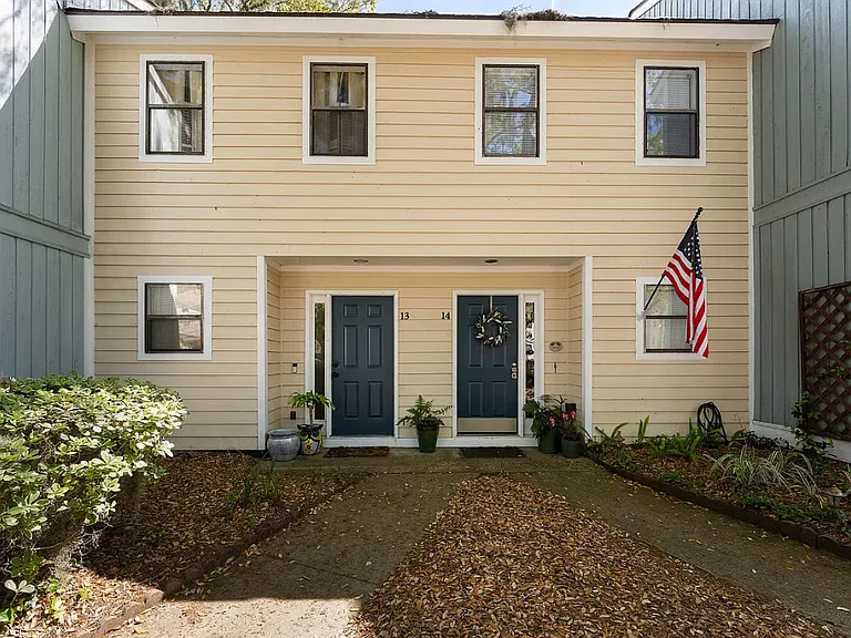 2304 Pine Ct S #13 — Photo 1