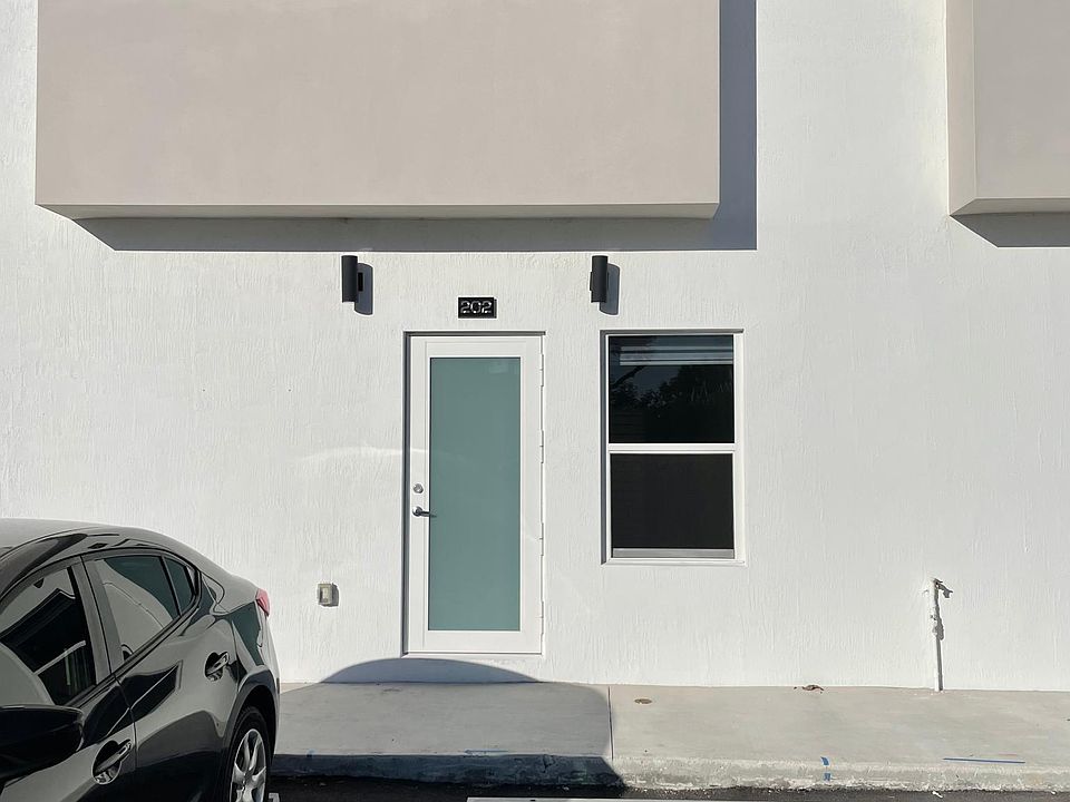 1st image of 6410 SW 139th Ave #202