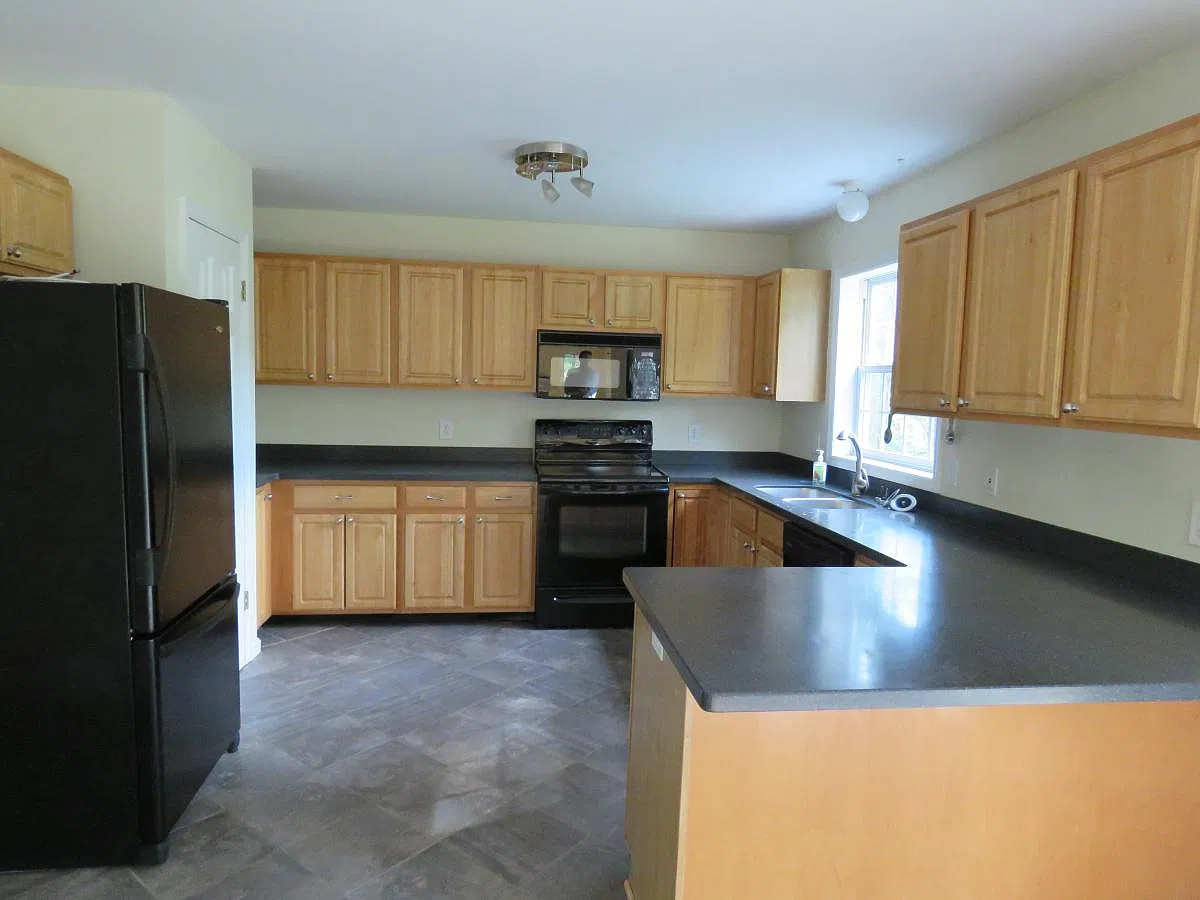 4 bed, 2.5 bath, 2200 sqft, $2,950 — Photo 3
