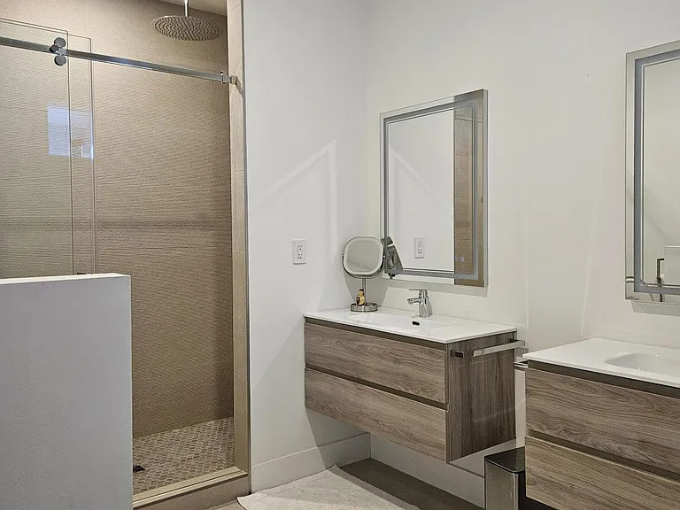 2275 SE 7th St — Photo 9