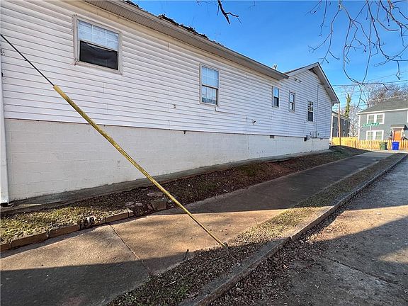 5th image of 856 Beckwith St SW