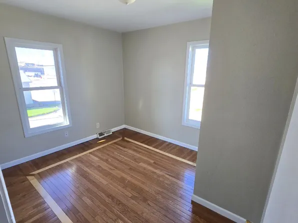 302 4th Ave NE, Dyersville, IA 52040