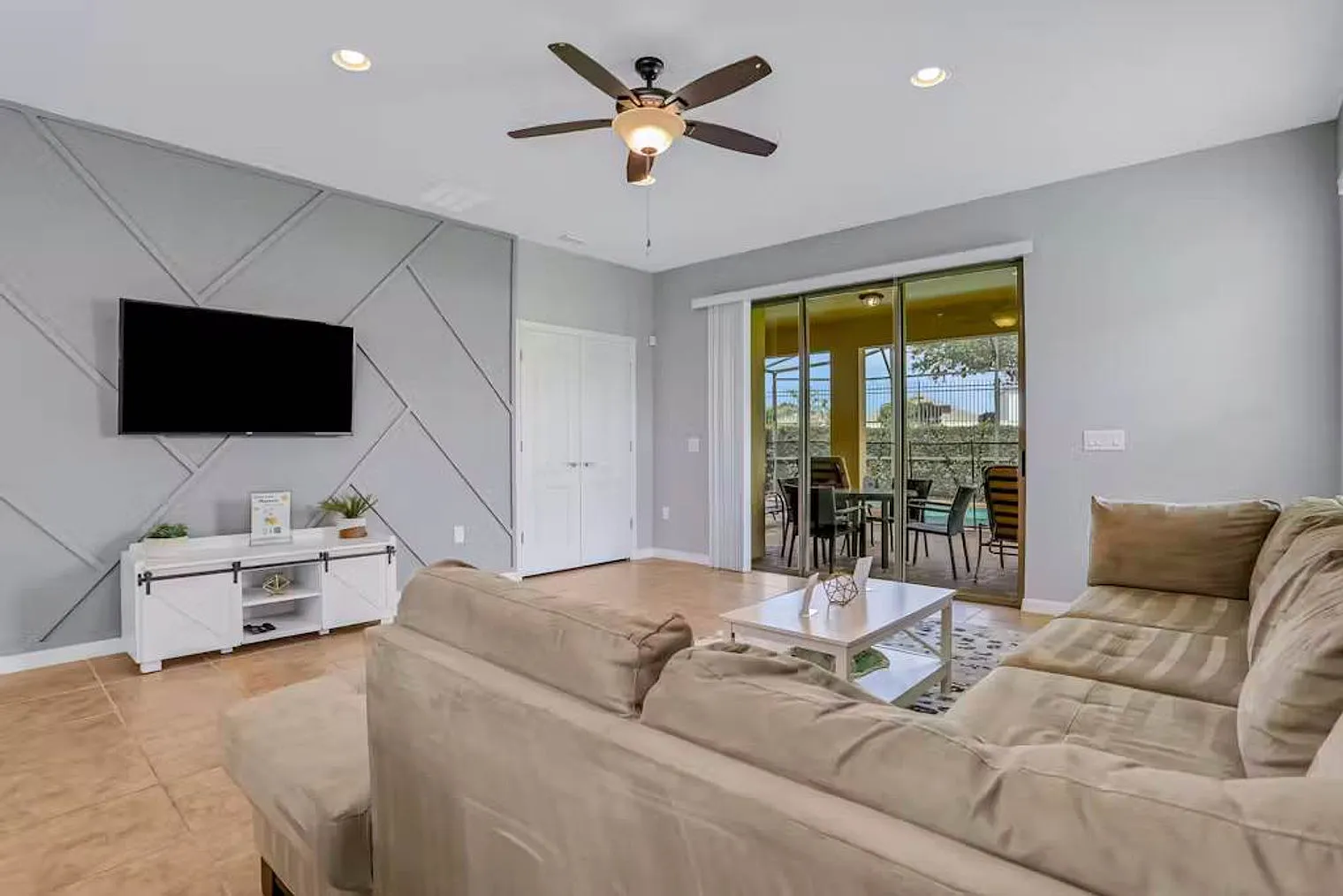 6 bed, 4.0 bath, 3132 sqft, $7,227 — Photo 1