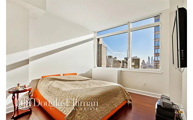 Rented by Douglas Elliman | media 4