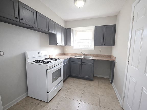 4th image of 310 Helen St #310