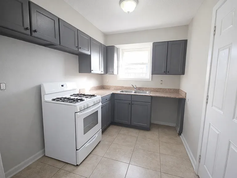 310 Helen St #310 — Photo 4