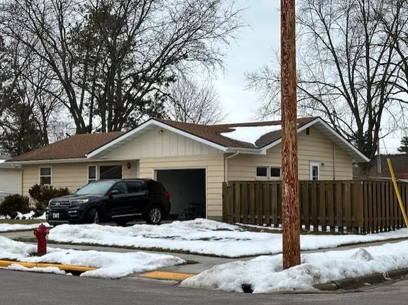 146 6th St, Prairie Du Sac, WI 53578