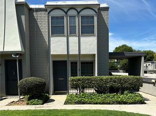 22045 Oxnard St, Woodland Hills, CA 91367