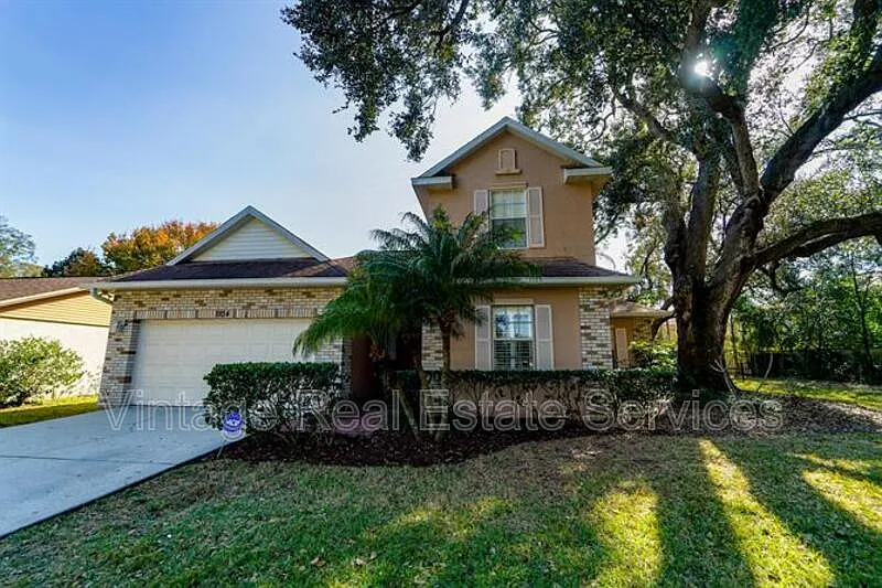 3 bed, 2.5 bath, 2011 sqft, $2,400 — Photo 2