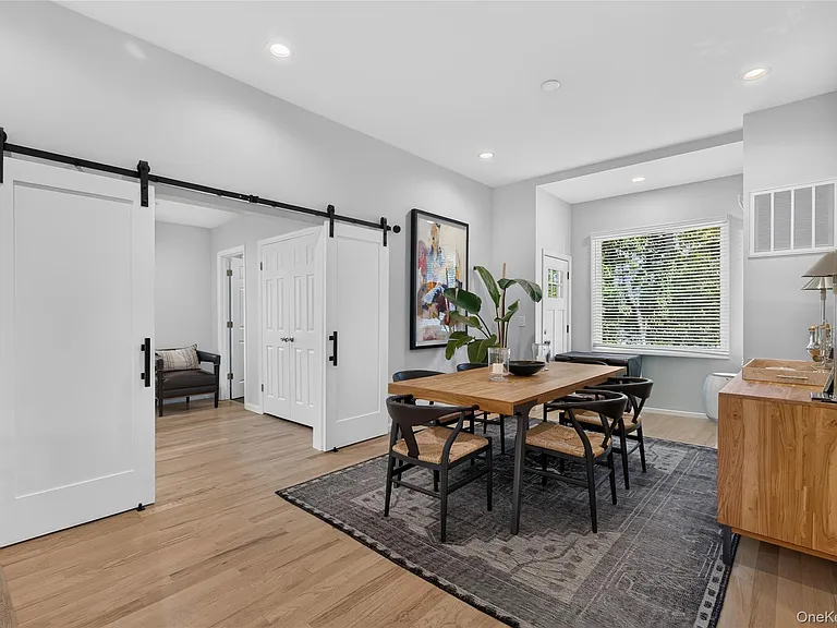 15 Bayview Ave — Photo 8