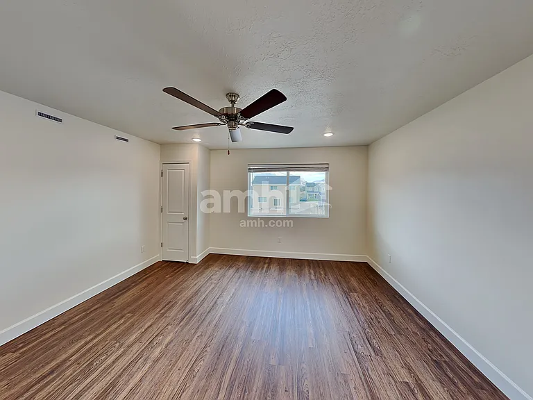 214 N Dry Creek Rd — Photo 10