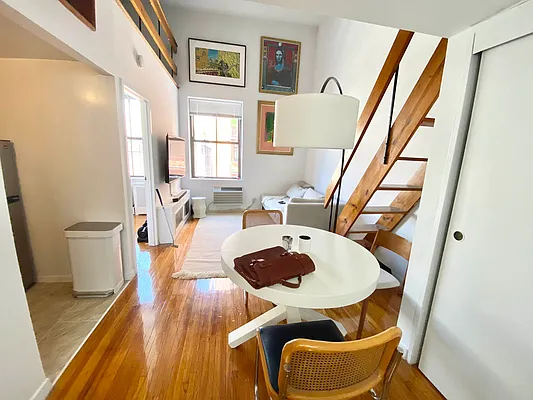 Rented by J PRESTON AND ASSOCIATES INC | media 21