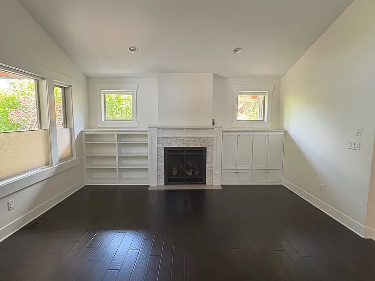 2628 NW Crossing Dr — Photo 3