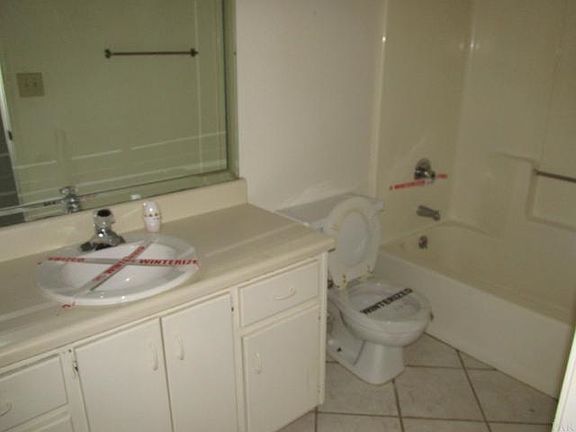 5th image of 425 Twin Lakes Dr