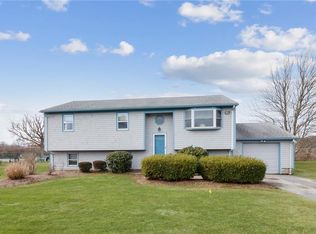 40 Swan Dr, Middletown, RI 02842