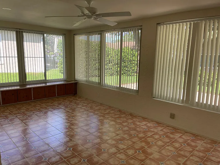 8143 Laurel Green Dr — Photo 15