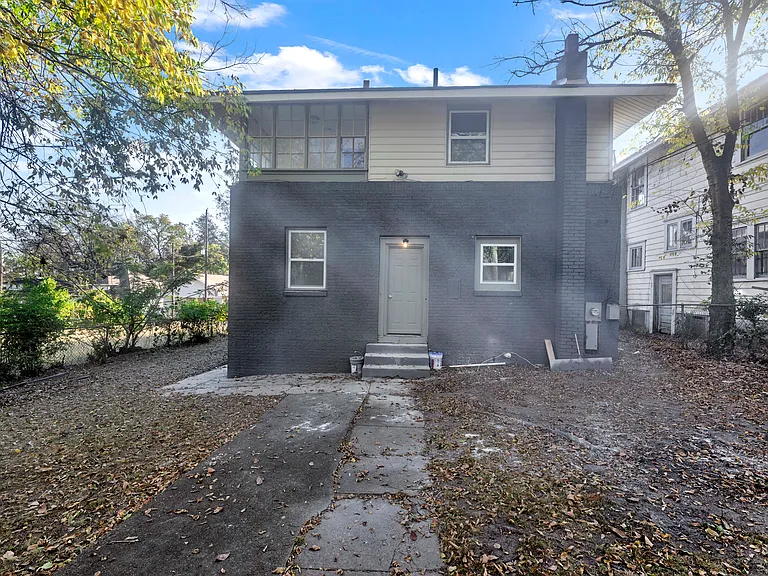 2348 Court R — Photo 6
