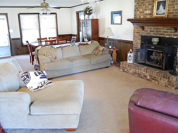 3rd image of 225 Carrie Dr