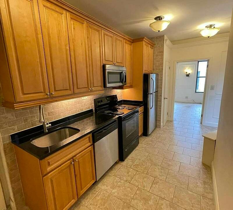 1st image of 324 W 43rd St APT 5C