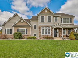 281 White Barn Ln, Easton, PA 18045