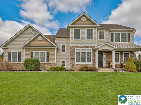 281 White Barn Ln, Easton, PA 18045