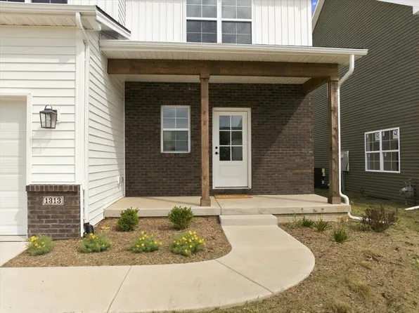 1313 Woodbine Rd, Bloomington, IL 61704