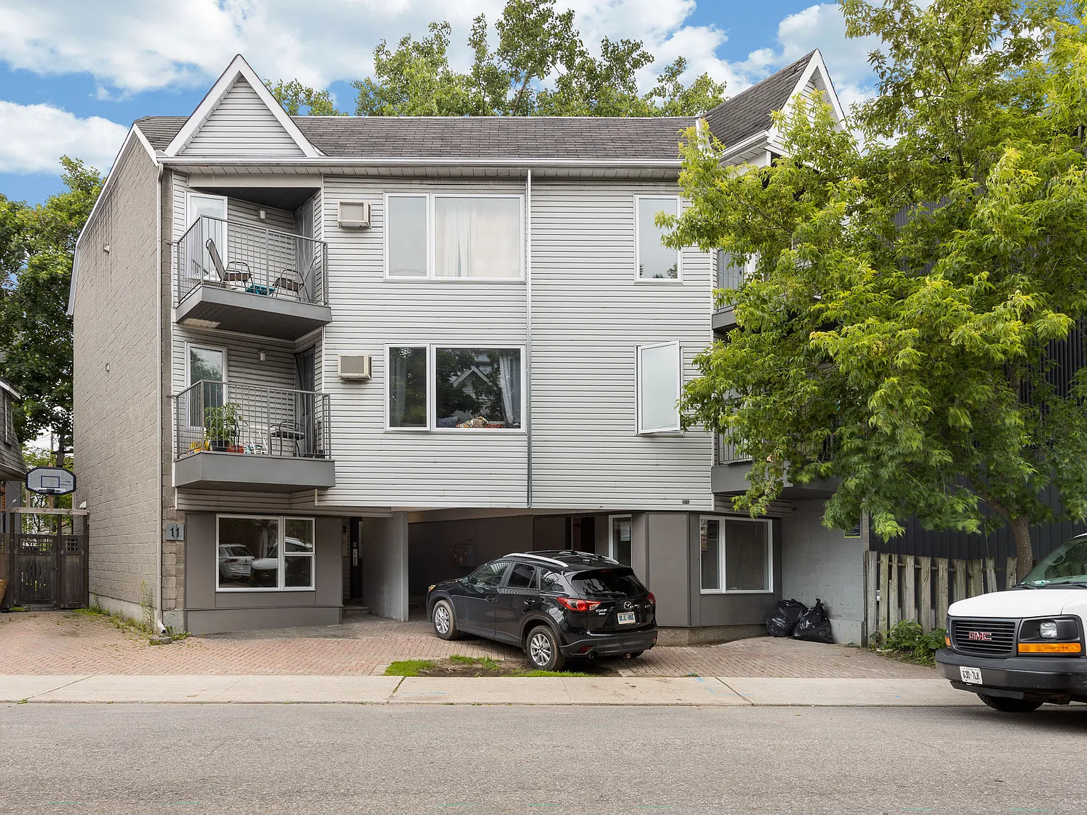 11 Merton Street — Photo 2