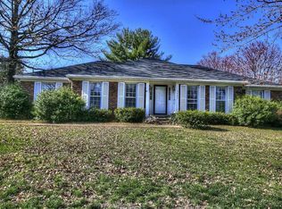 7205 Heatherly Sq, Old Brownsboro Place, KY 40242