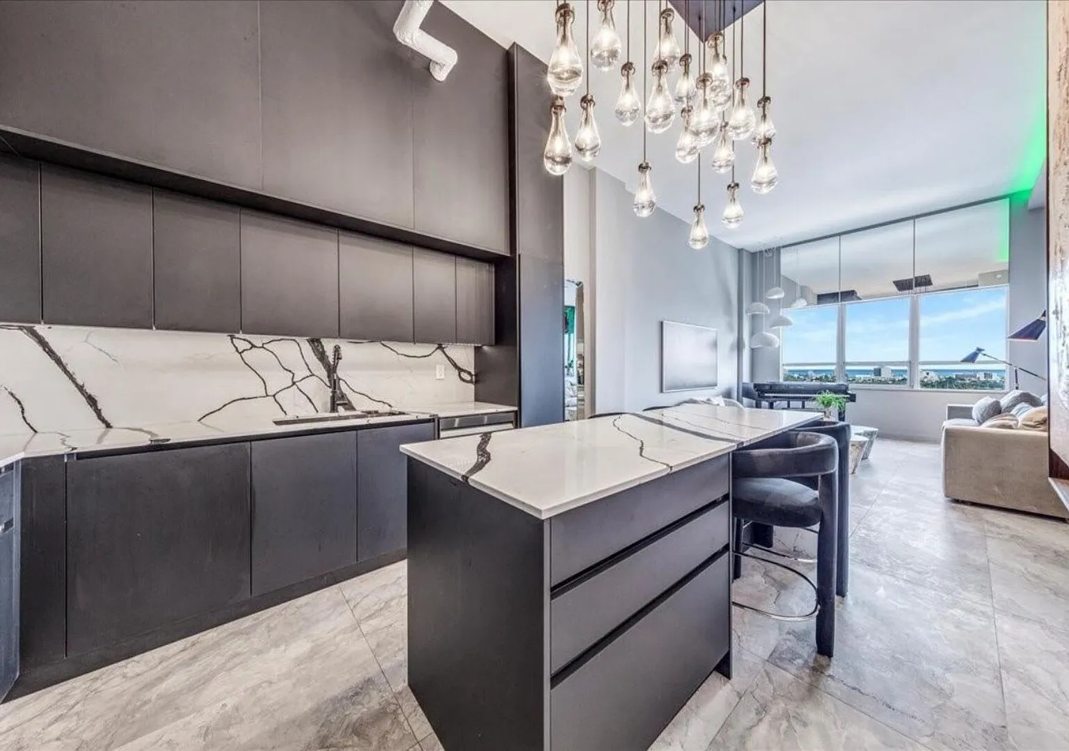 Monthly 2BR Penthouse City + Ocean Views, SoBe — Photo 2