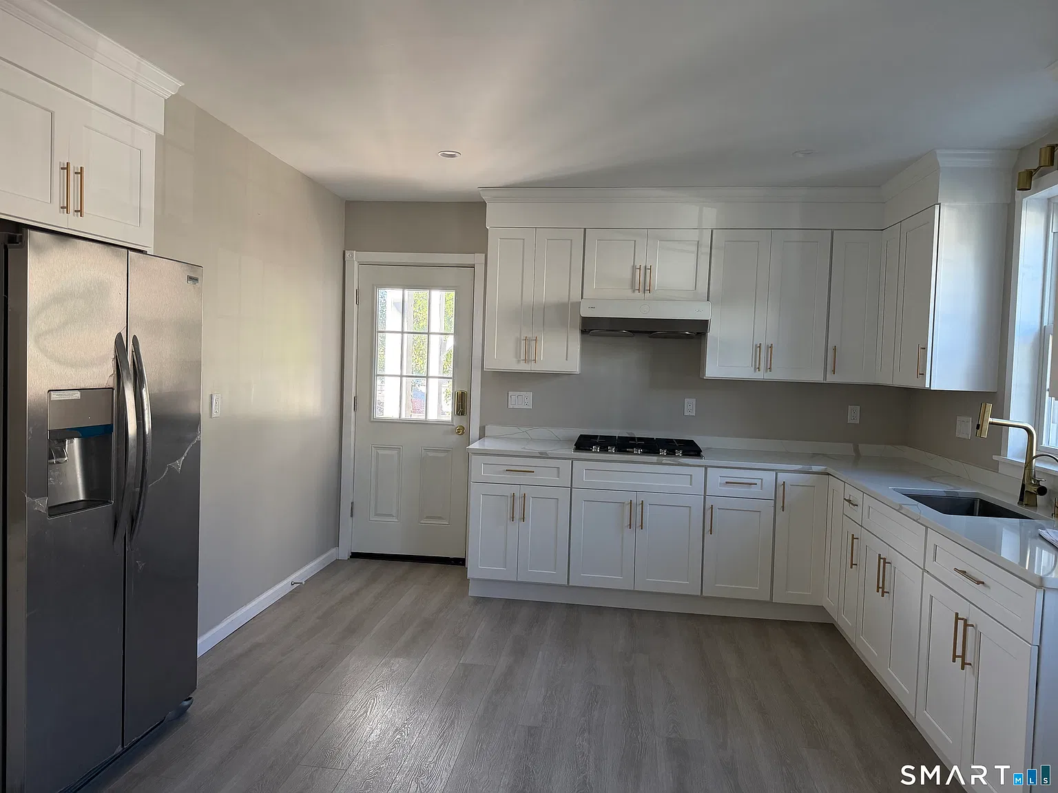 3 bed, 3.0 bath, 1892 sqft, $2,200 — Photo 2