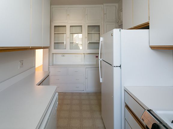 4th image of 1321 Oak Ave APT 2B