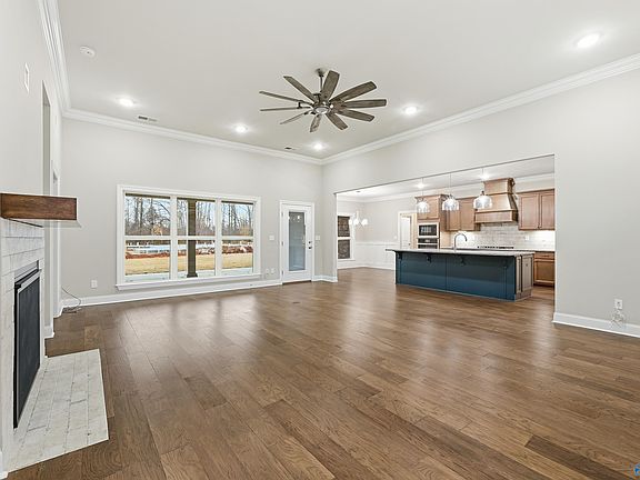 5th image of 103 Pat Cain Dr