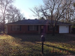 610 W Point Tap Rd, Palestine, TX 75803