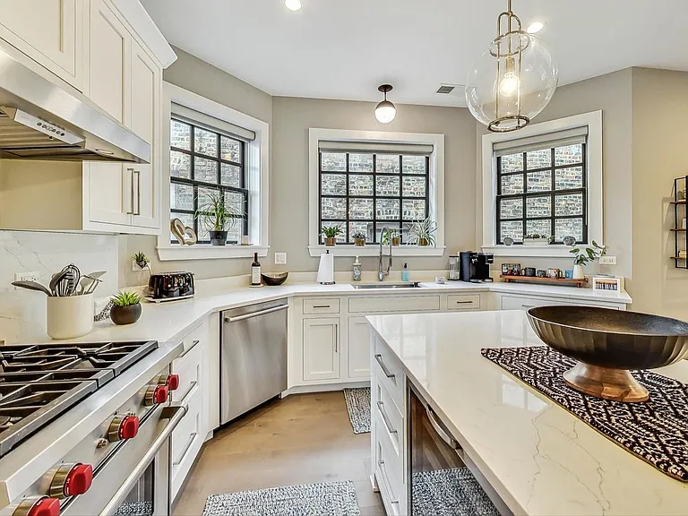 2511 N Francisco Ave #2 — Photo 3