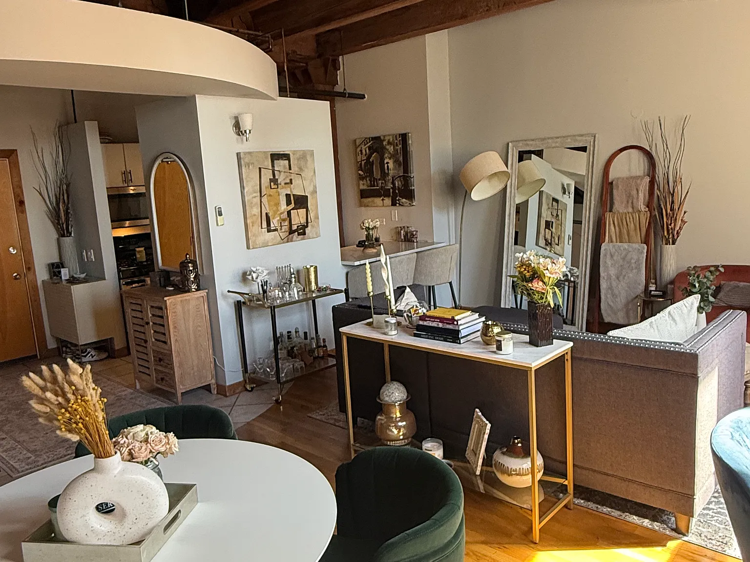 1 bed, 1000 sqft, $2,300 — Photo 4