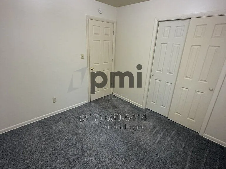 228 S Green St #B — Photo 13