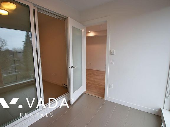 5th image of 188 E 32nd Ave #302