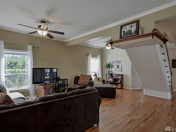 2nd image of 620 204th Street Ct E
