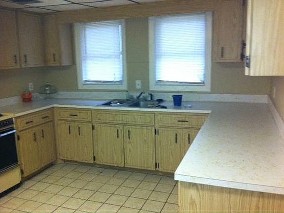 2nd image of 5205 Lynn St