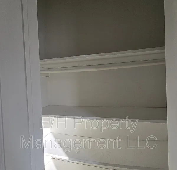 1642 N Erie St — Photo 5