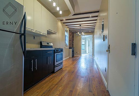 3rd image of 913 Saint Johns Pl #3D