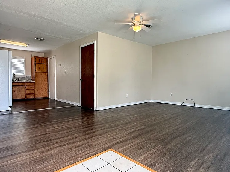 1219 Hazelwood St — Photo 3