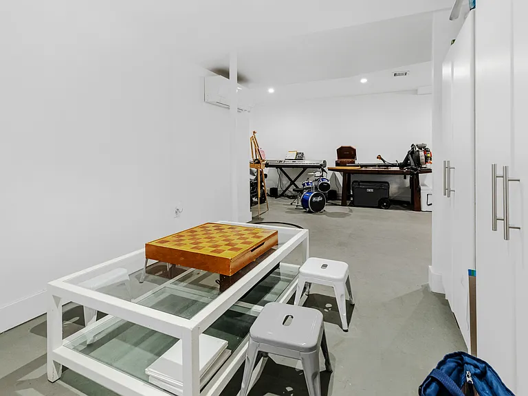 15 Amagansett Dr E — Photo 18